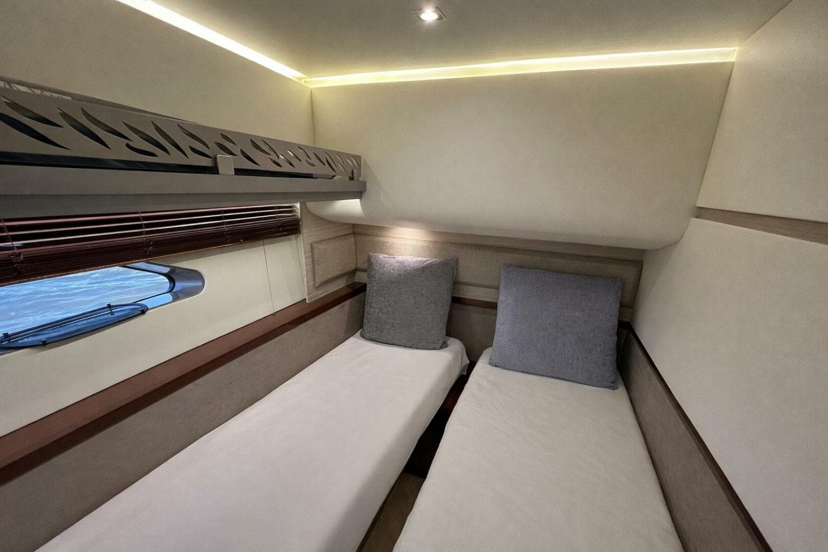 2019 Sea Ray L550 — photo 61