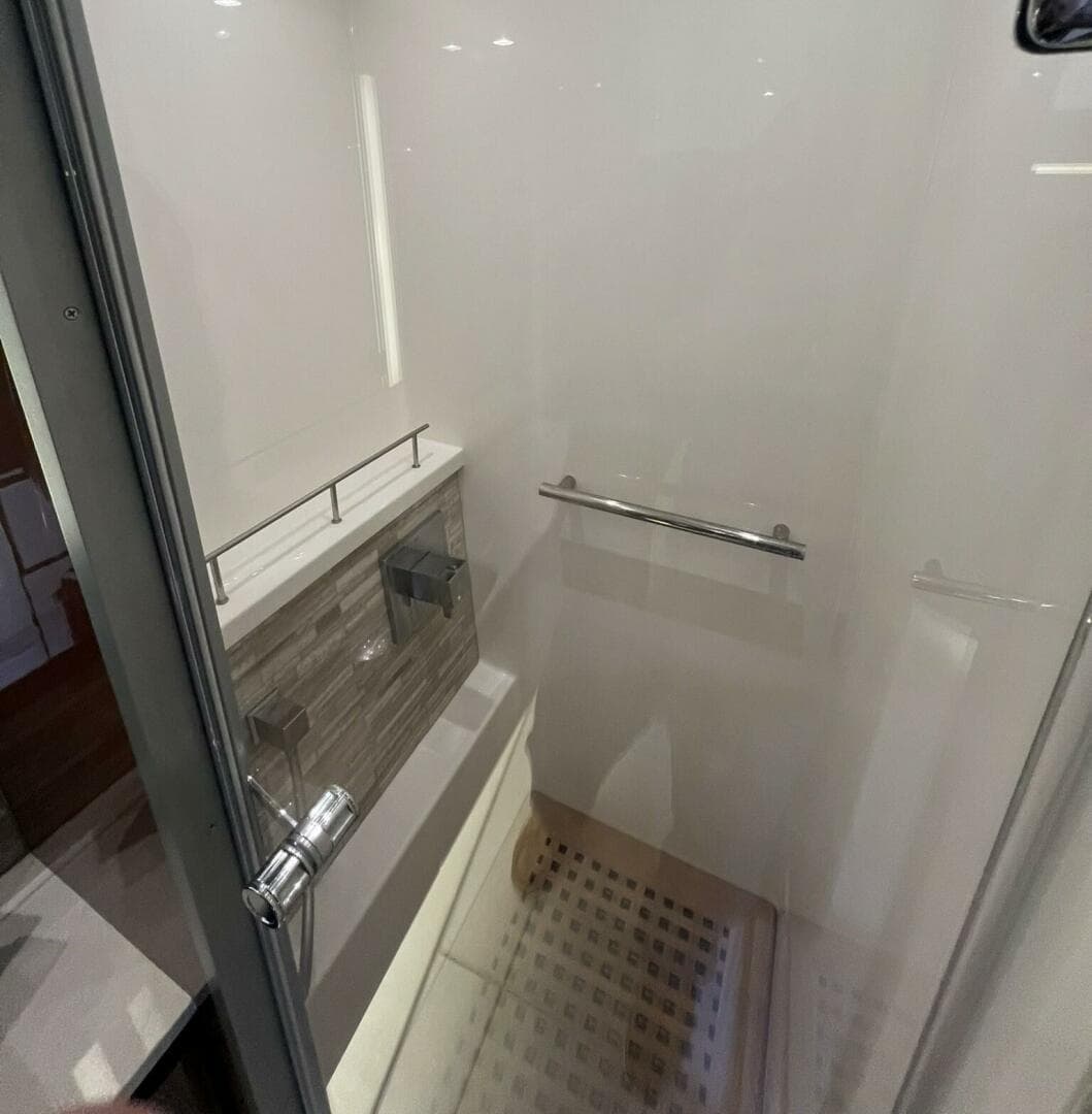 2019 Sea Ray L550 — photo 54