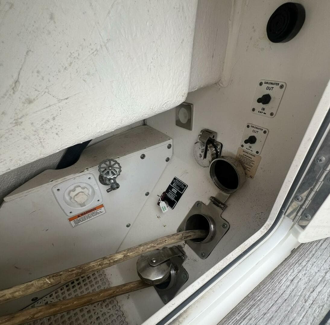 2019 Sea Ray L550 — photo 22