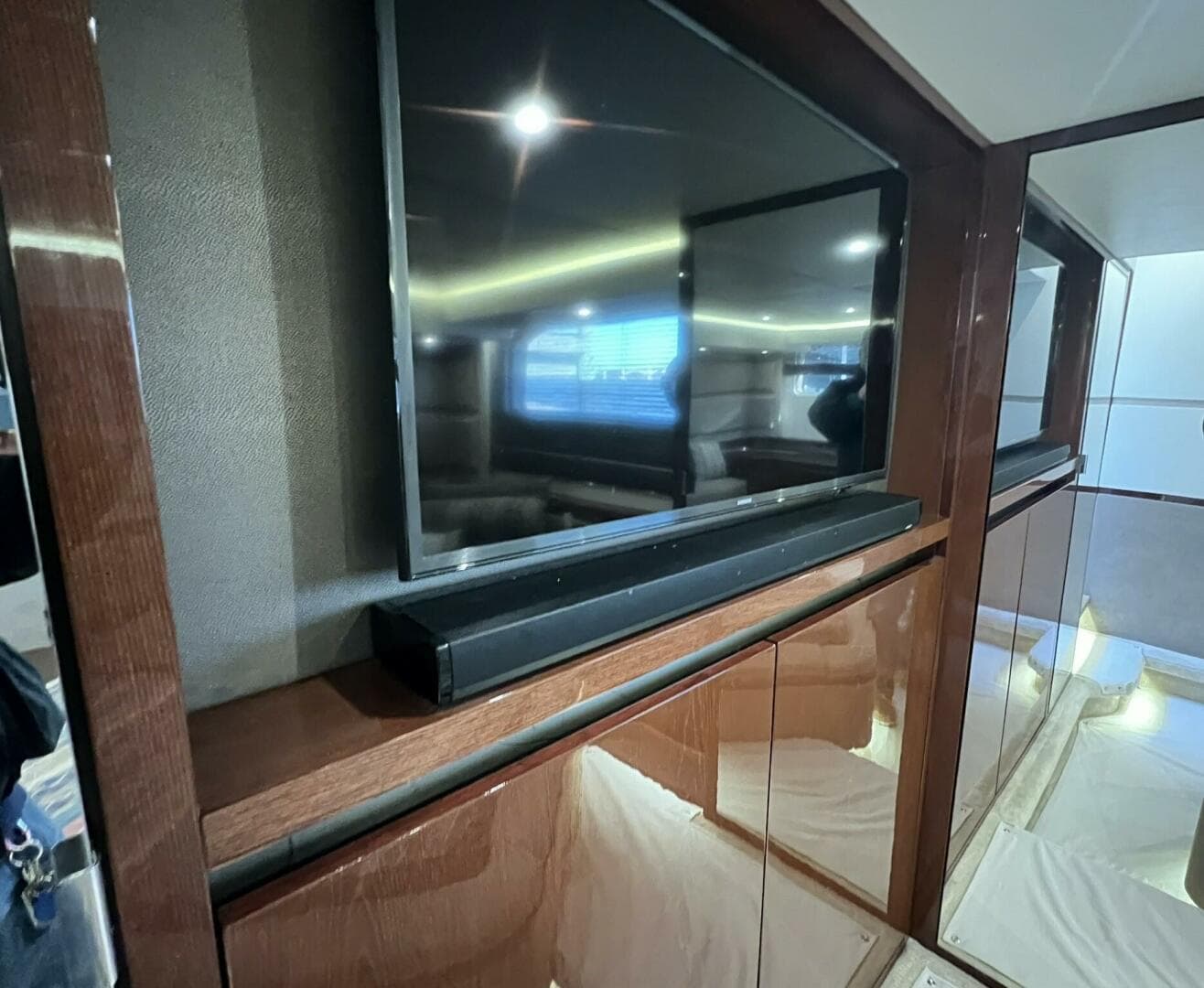 2019 Sea Ray L550 — photo 57