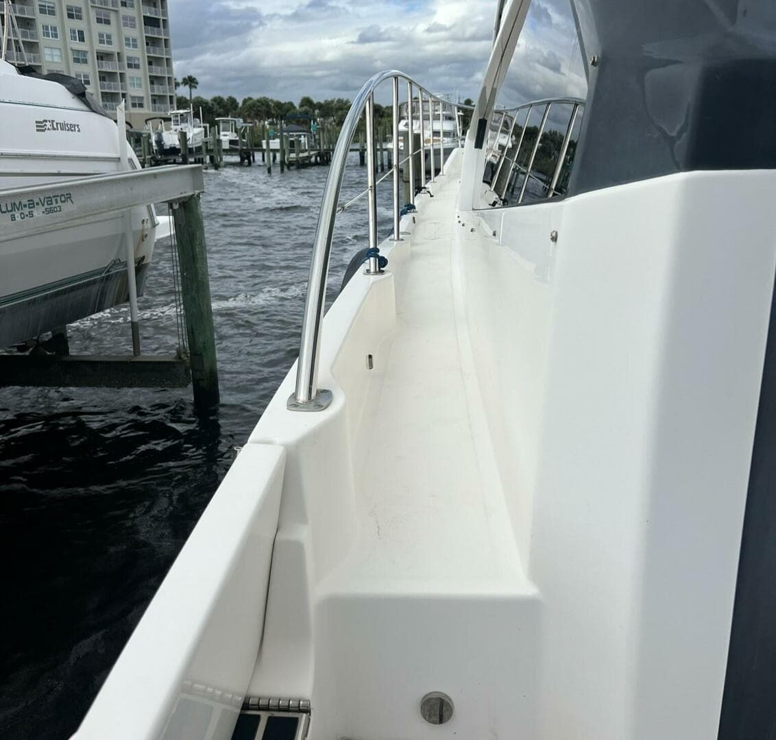 2019 Sea Ray L550 — photo 8