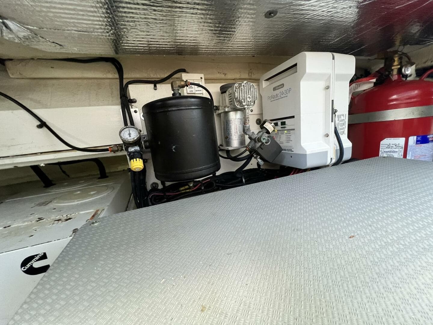 2019 Sea Ray L550 — photo 69