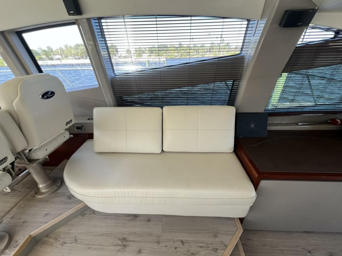 2019 Sea Ray L550 — photo 43