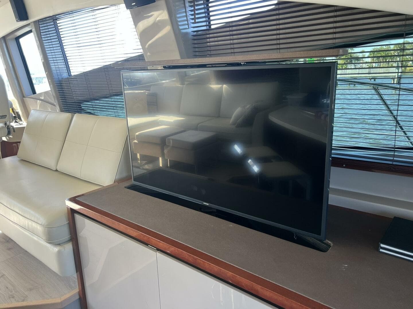 2019 Sea Ray L550 — photo 45