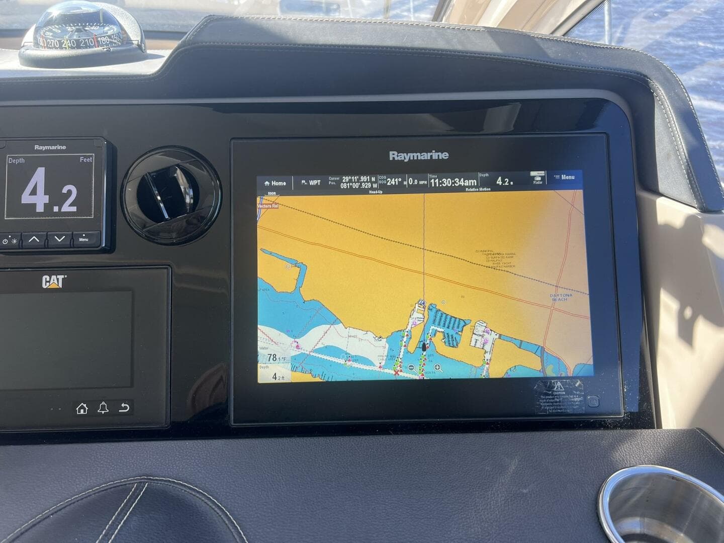 2019 Sea Ray L550 — photo 26