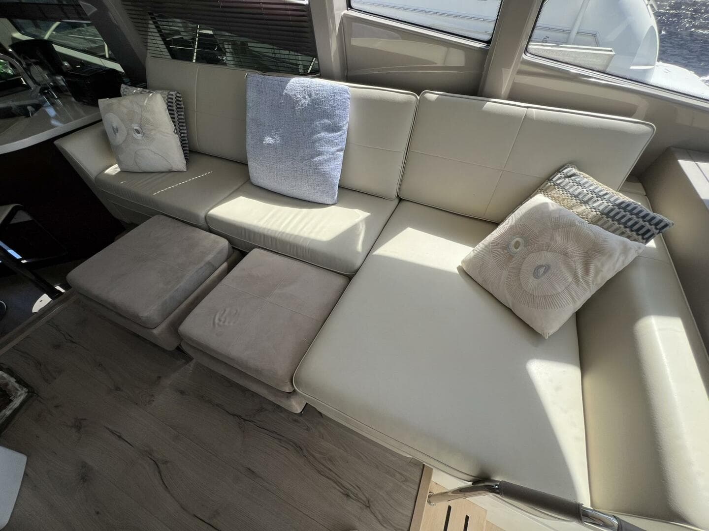 2019 Sea Ray L550 — photo 42