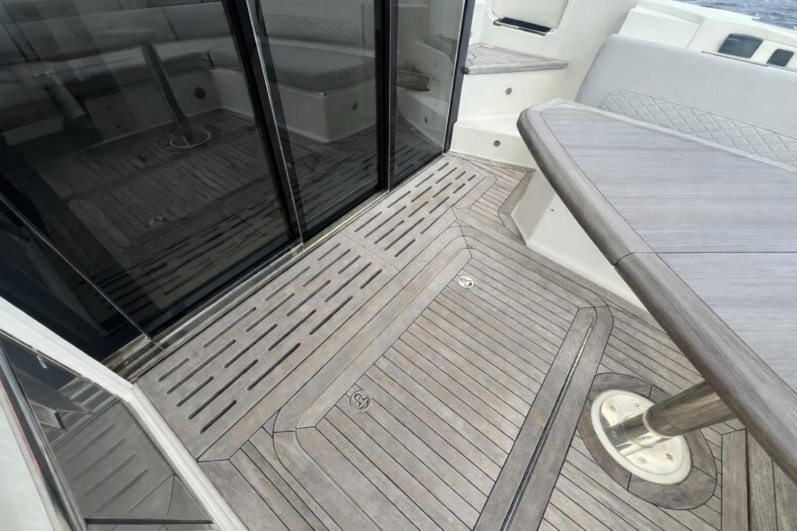 2019 Sea Ray L550 — photo 33