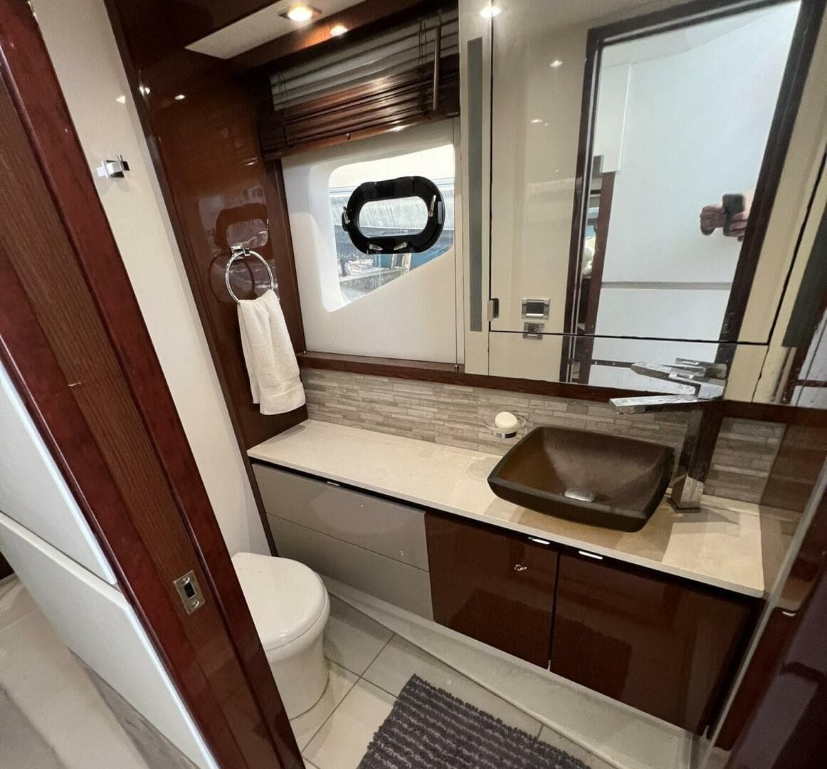 2019 Sea Ray L550 — photo 59