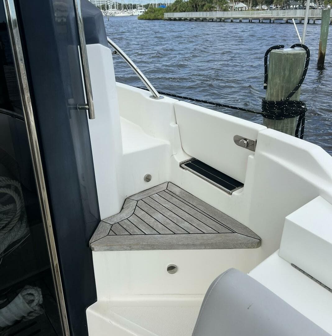 2019 Sea Ray L550 — photo 16
