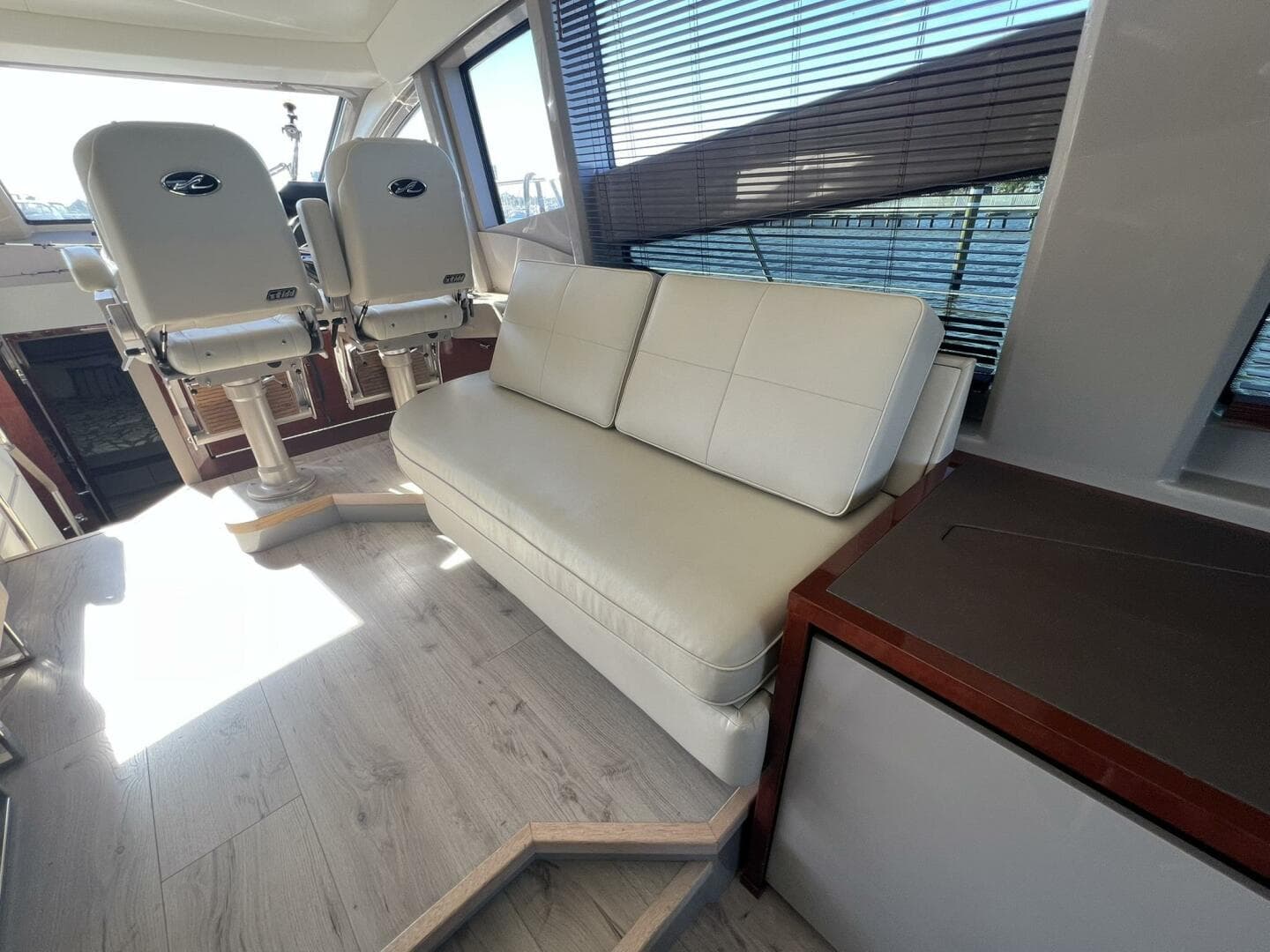 2019 Sea Ray L550 — photo 44