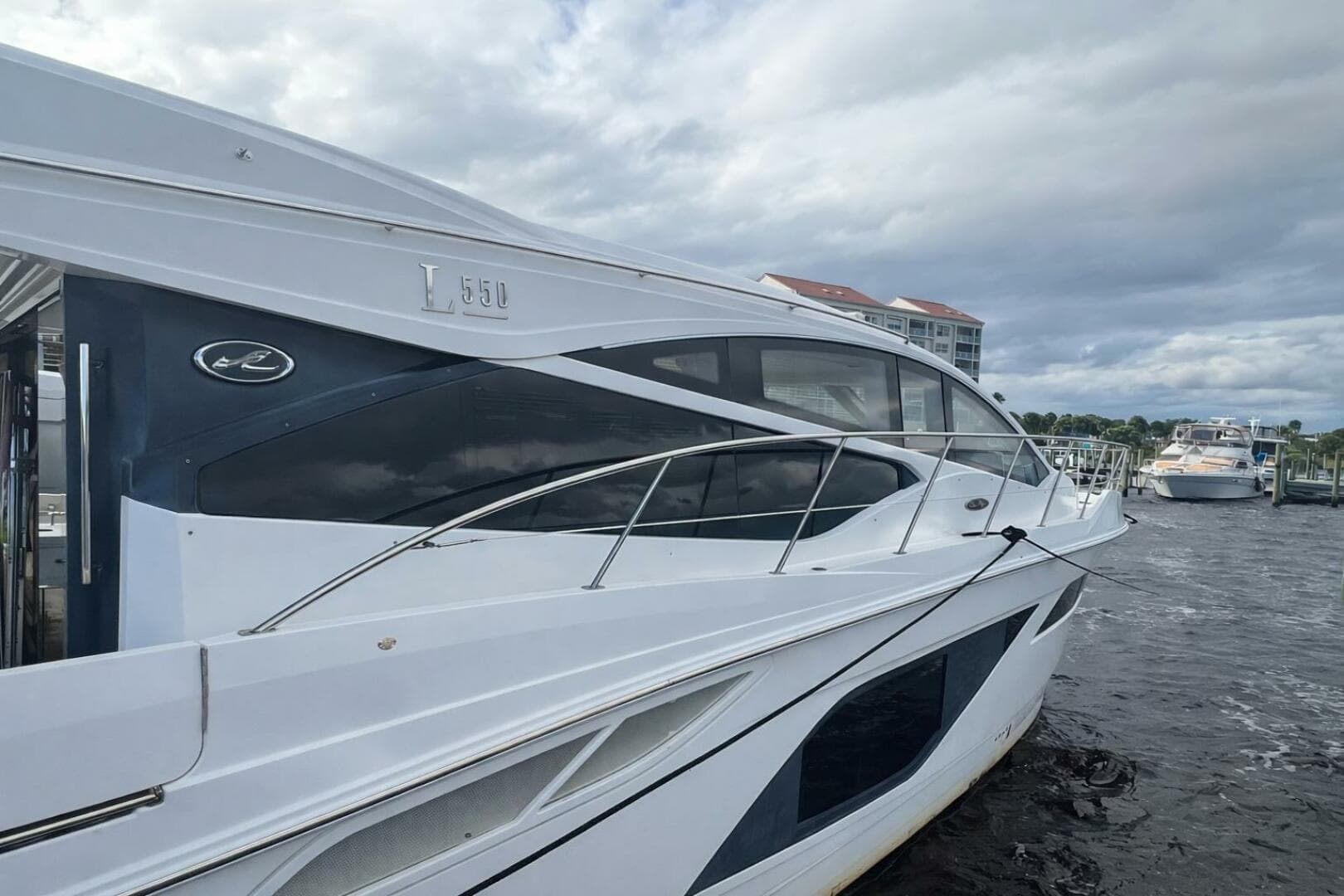 2019 Sea Ray L550 — photo 5