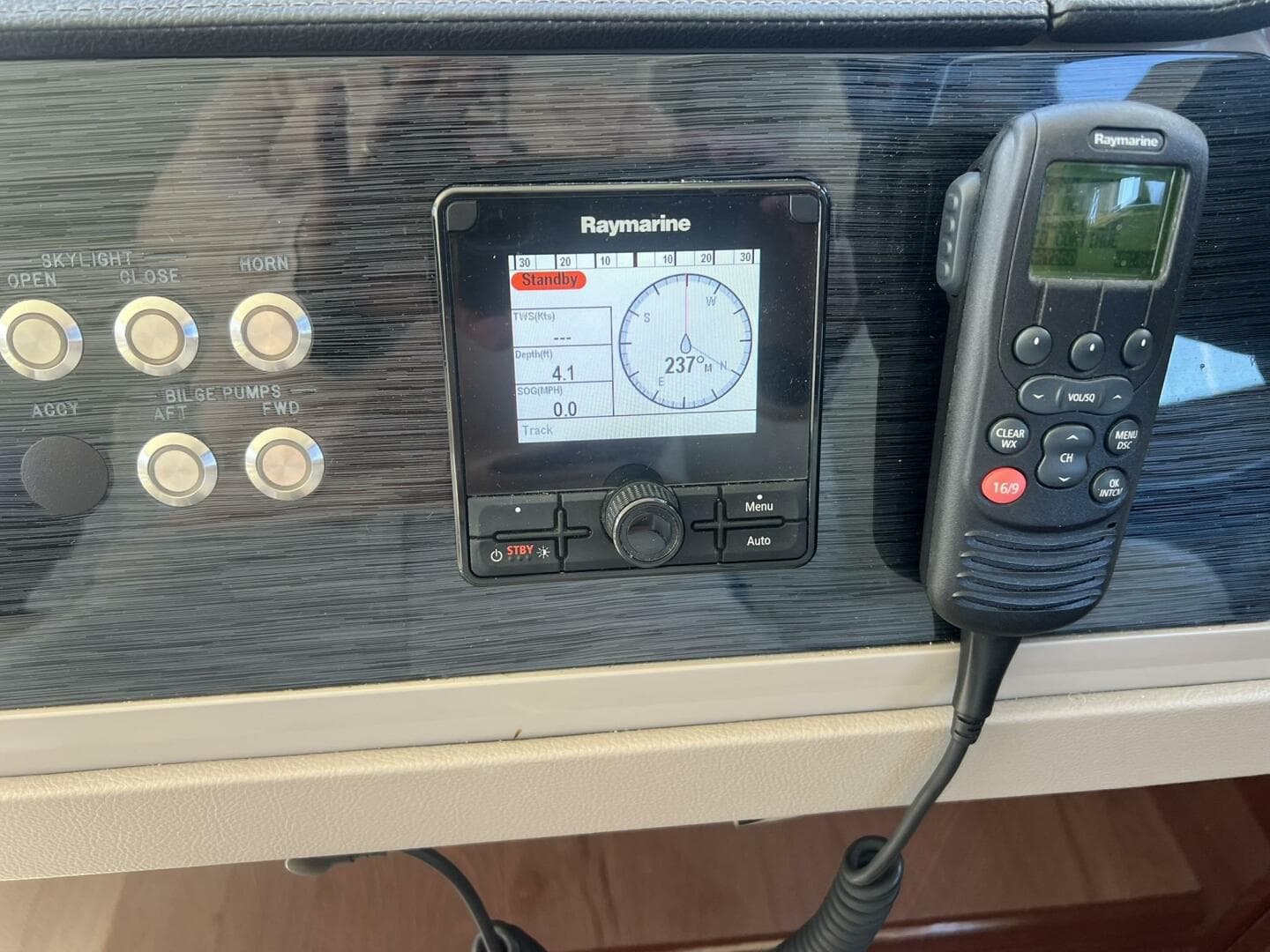 2019 Sea Ray L550 — photo 28