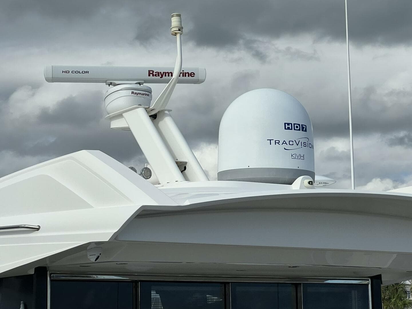 2019 Sea Ray L550 — photo 9