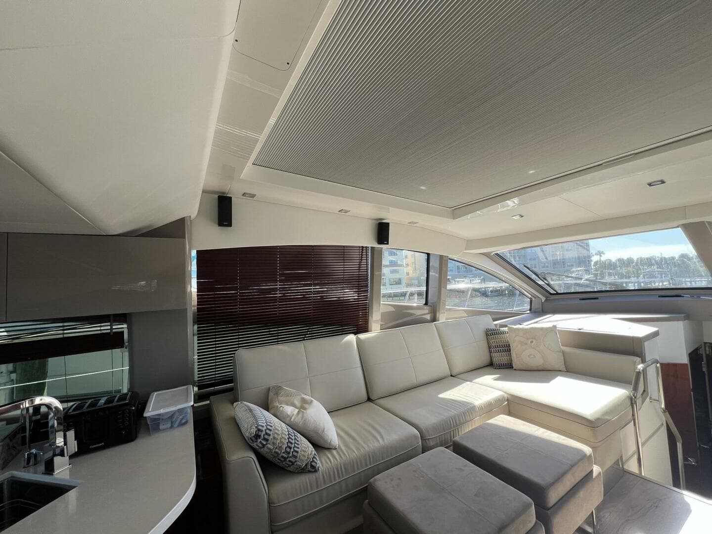 2019 Sea Ray L550 — photo 41