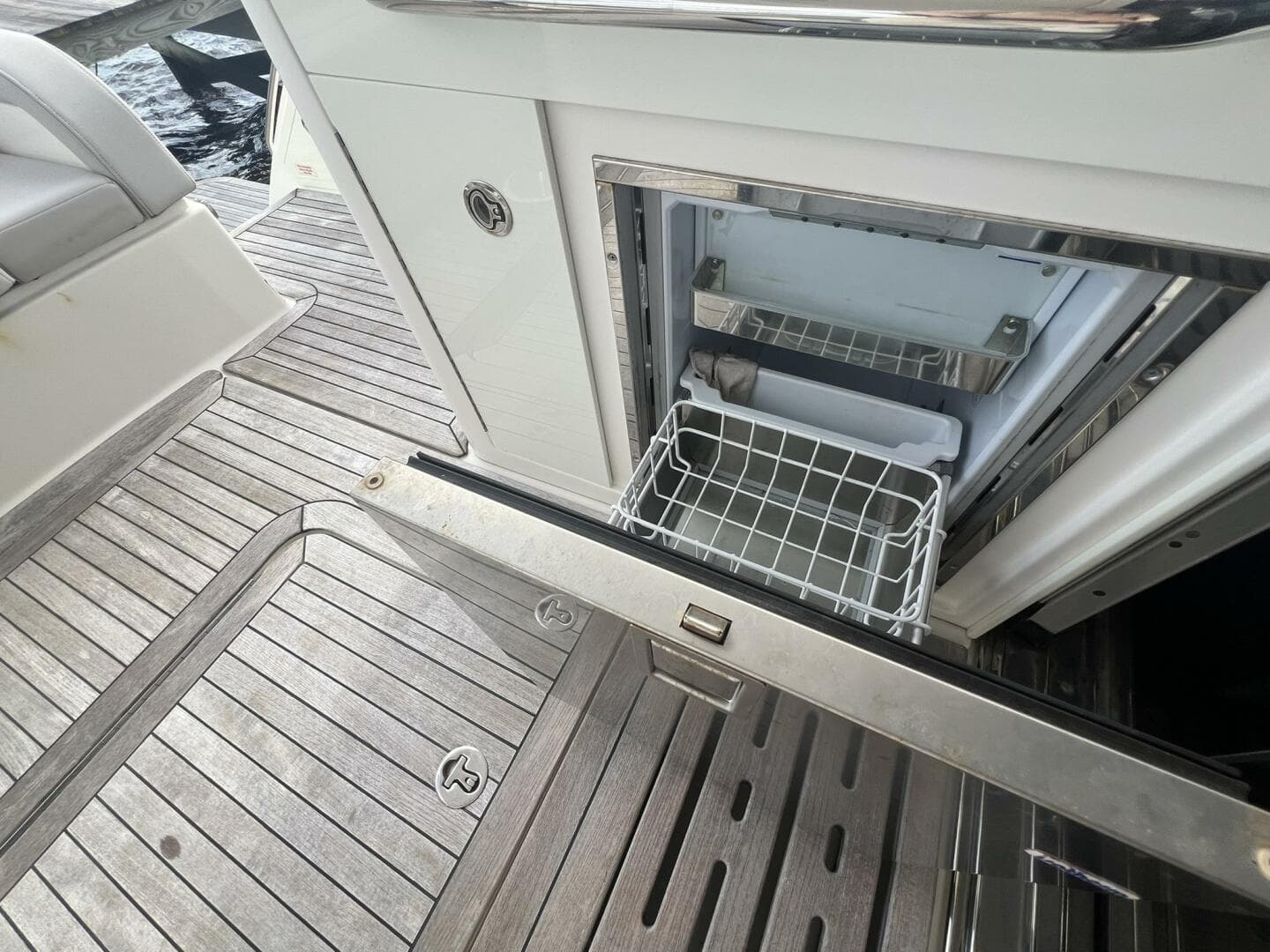 2019 Sea Ray L550 — photo 20