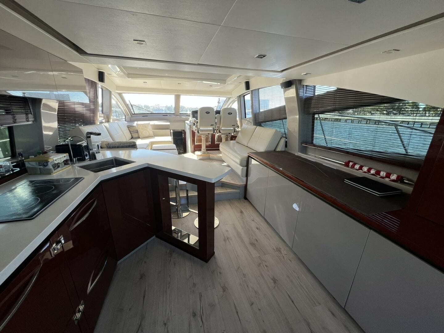 2019 Sea Ray L550 — photo 35
