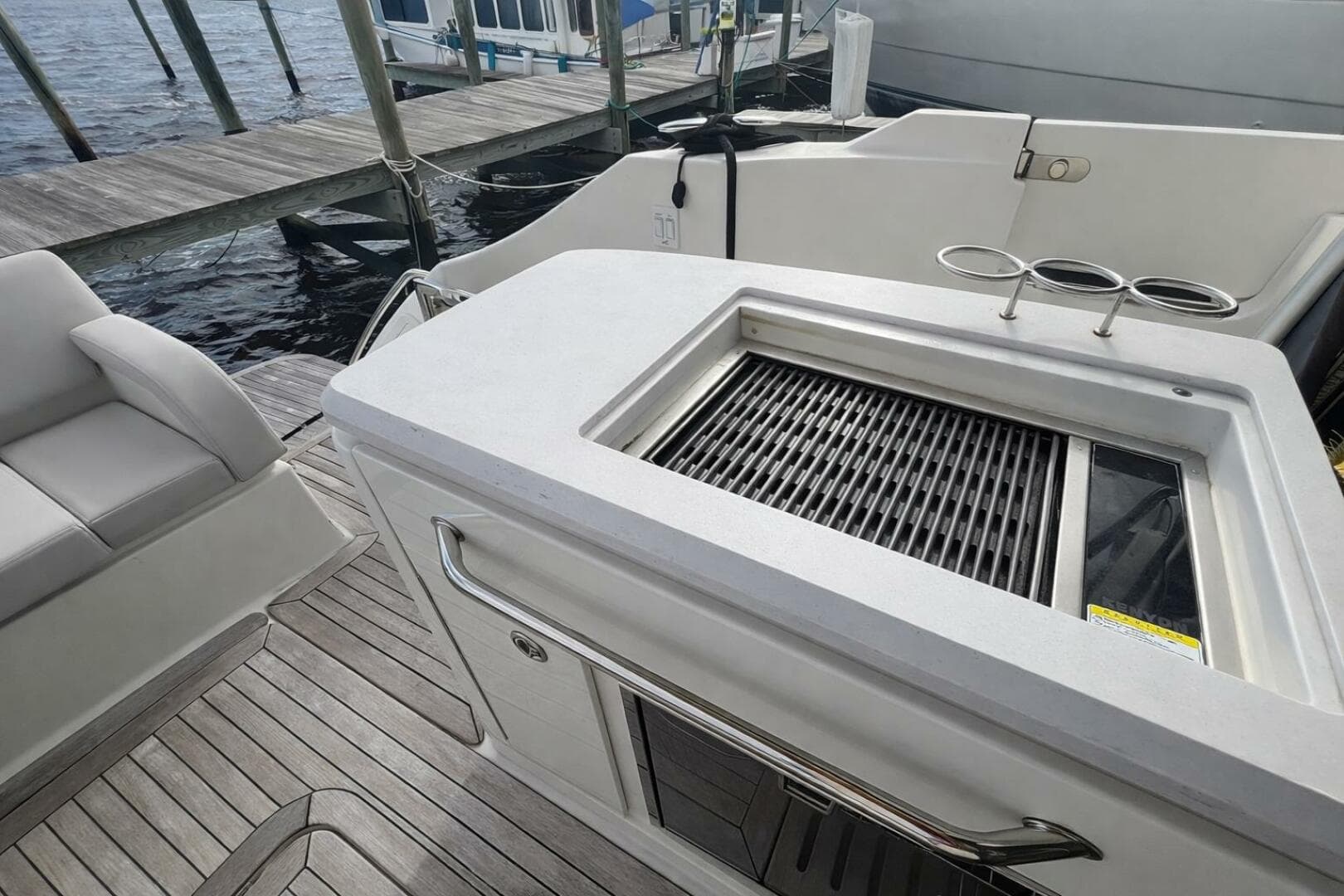 2019 Sea Ray L550 — photo 18