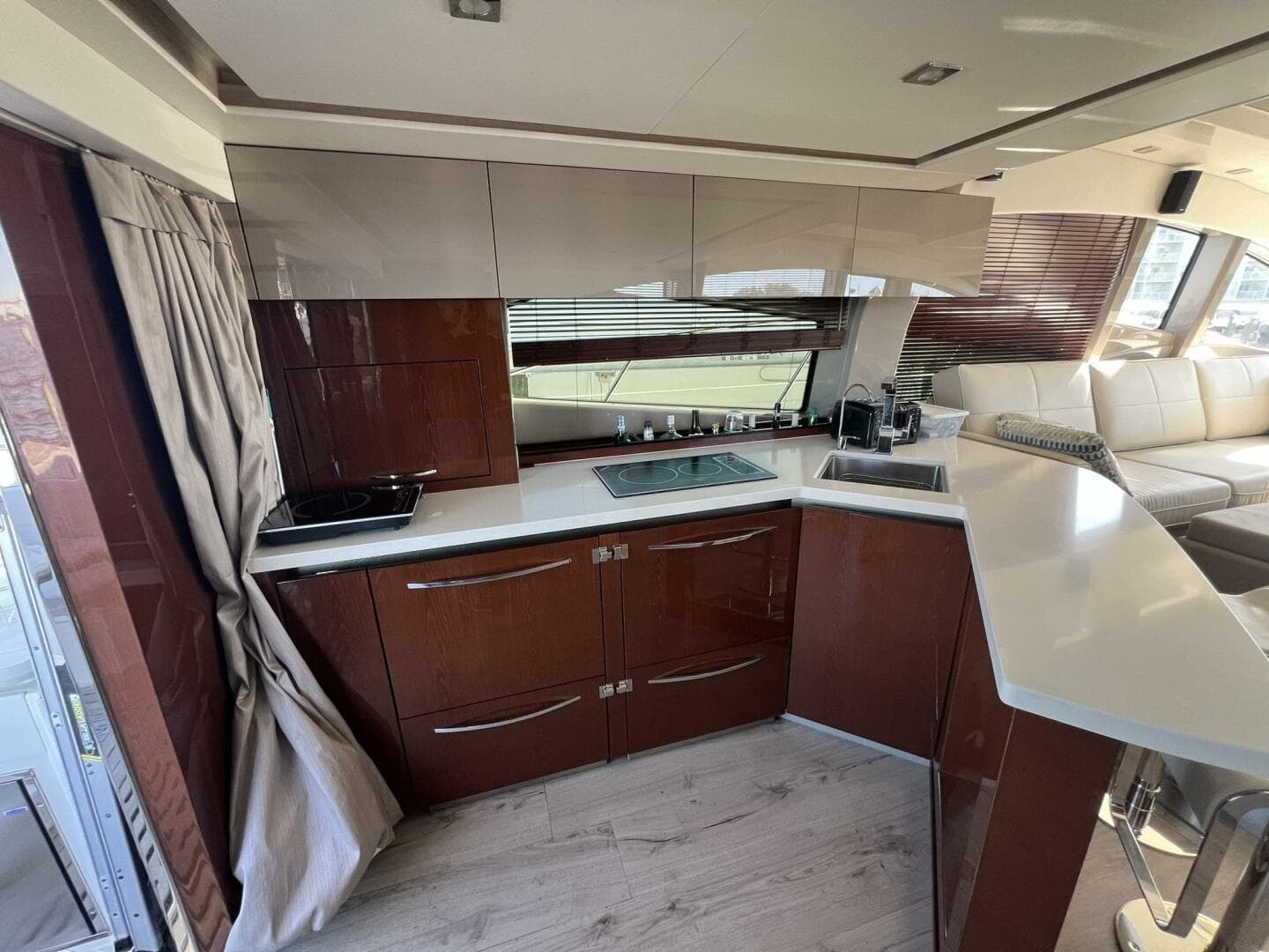 2019 Sea Ray L550 — photo 38