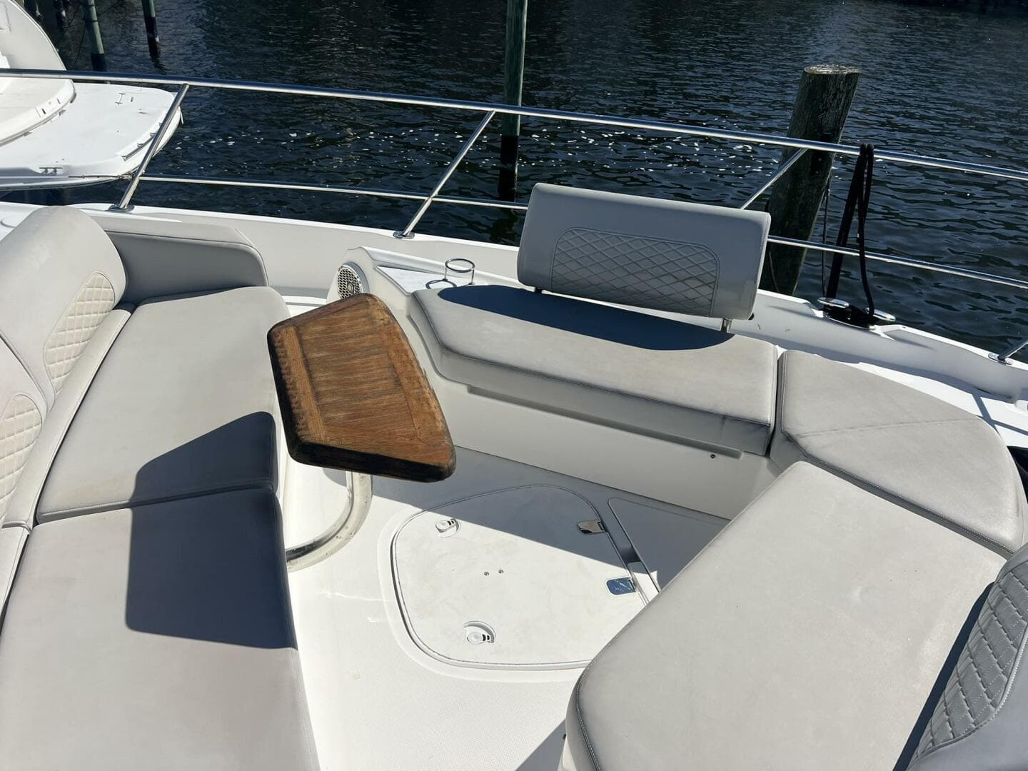 2019 Sea Ray L550 — photo 25