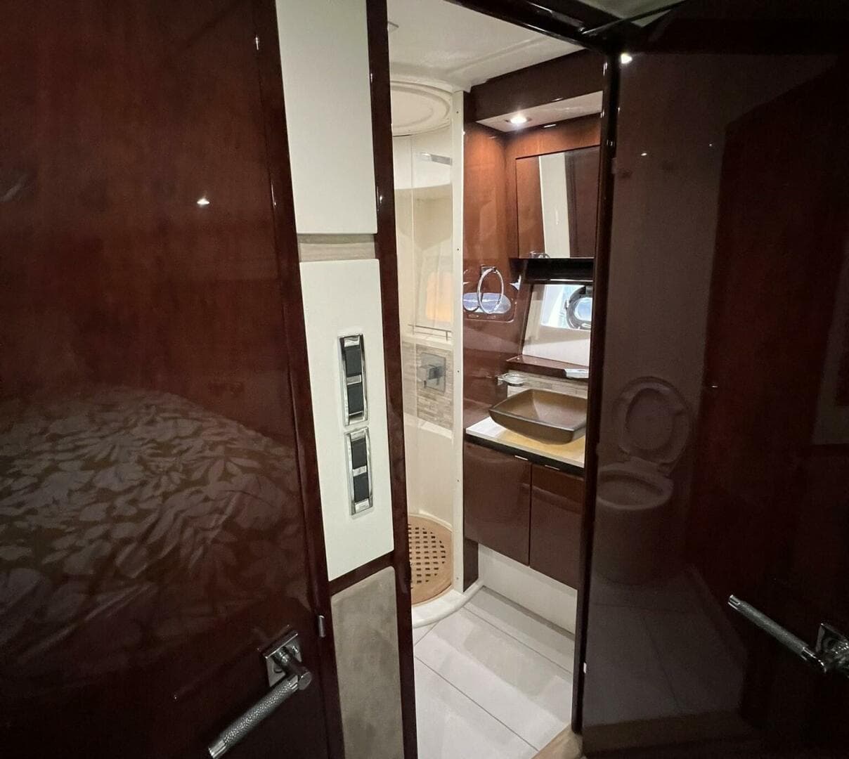 2019 Sea Ray L550 — photo 52