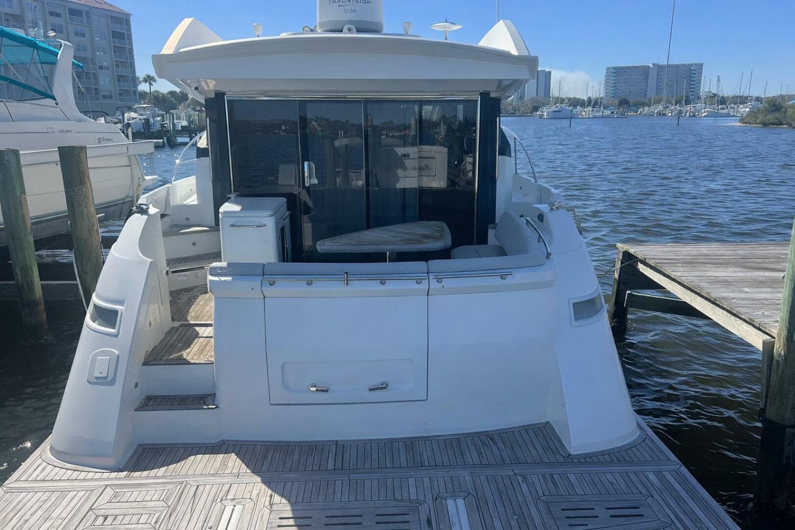 2019 Sea Ray L550 — photo 10