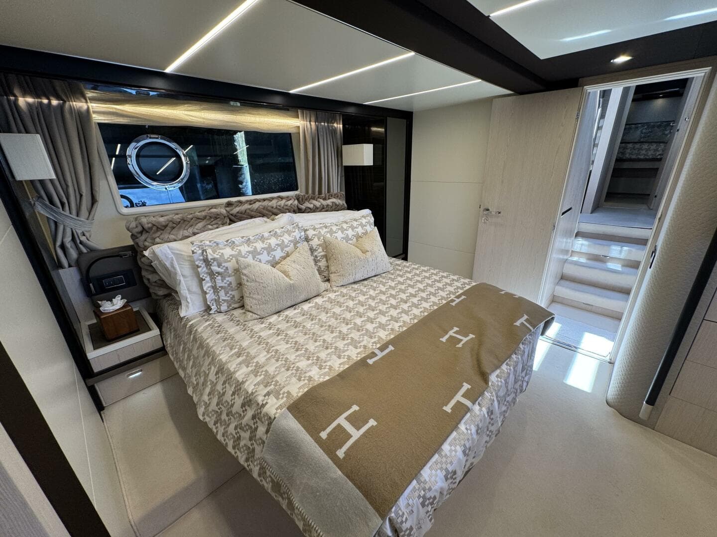 2018 Azimut 66 Flybridge — photo 47