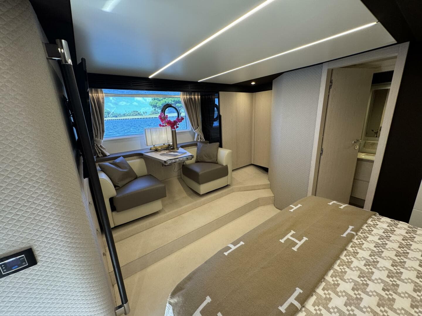 2018 Azimut 66 Flybridge — photo 45