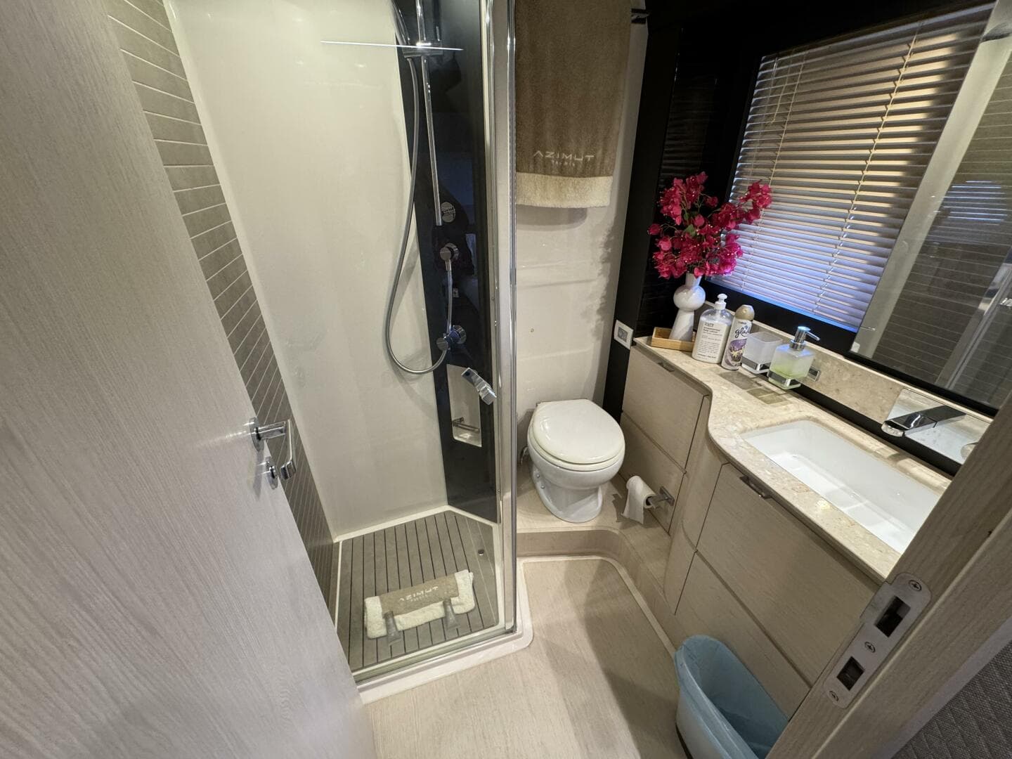 2018 Azimut 66 Flybridge — photo 42