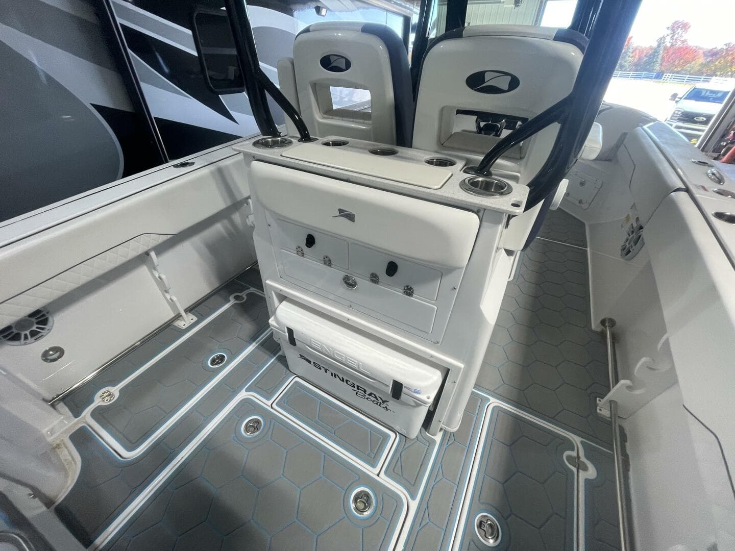 2025 Stingray 253 Center Console — photo 19