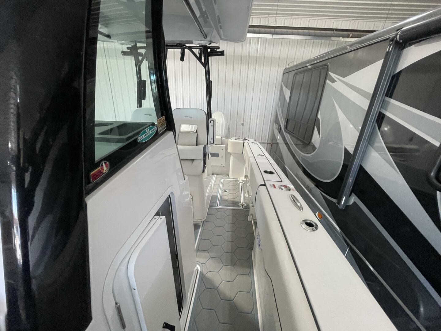 2025 Stingray 253 Center Console — photo 31