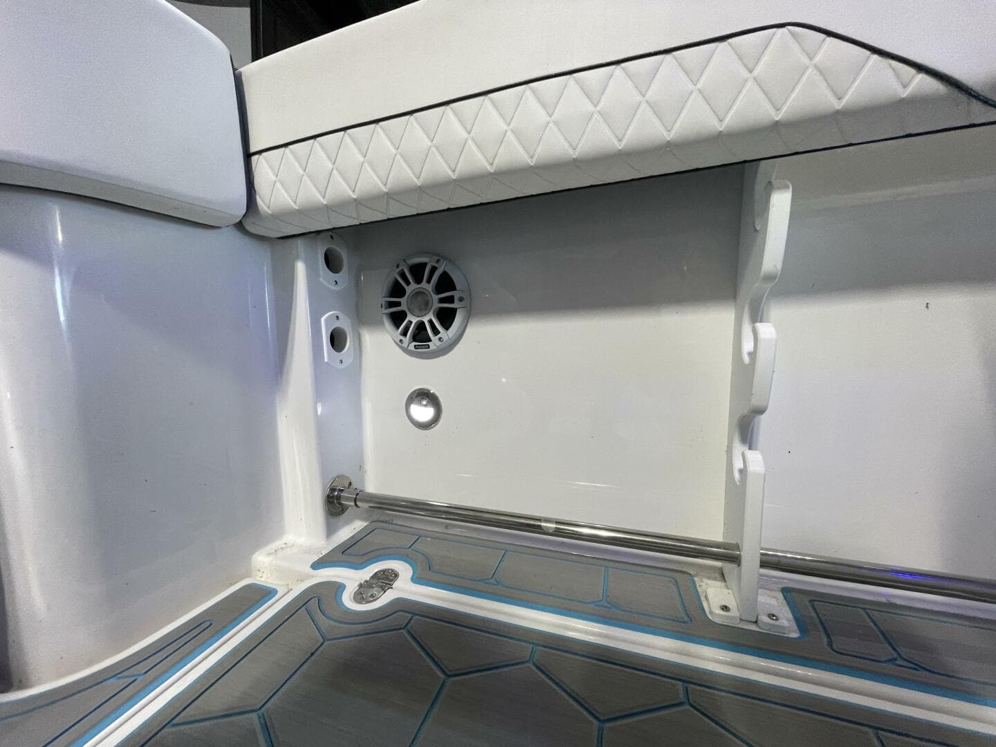 2025 Stingray 253 Center Console — photo 18