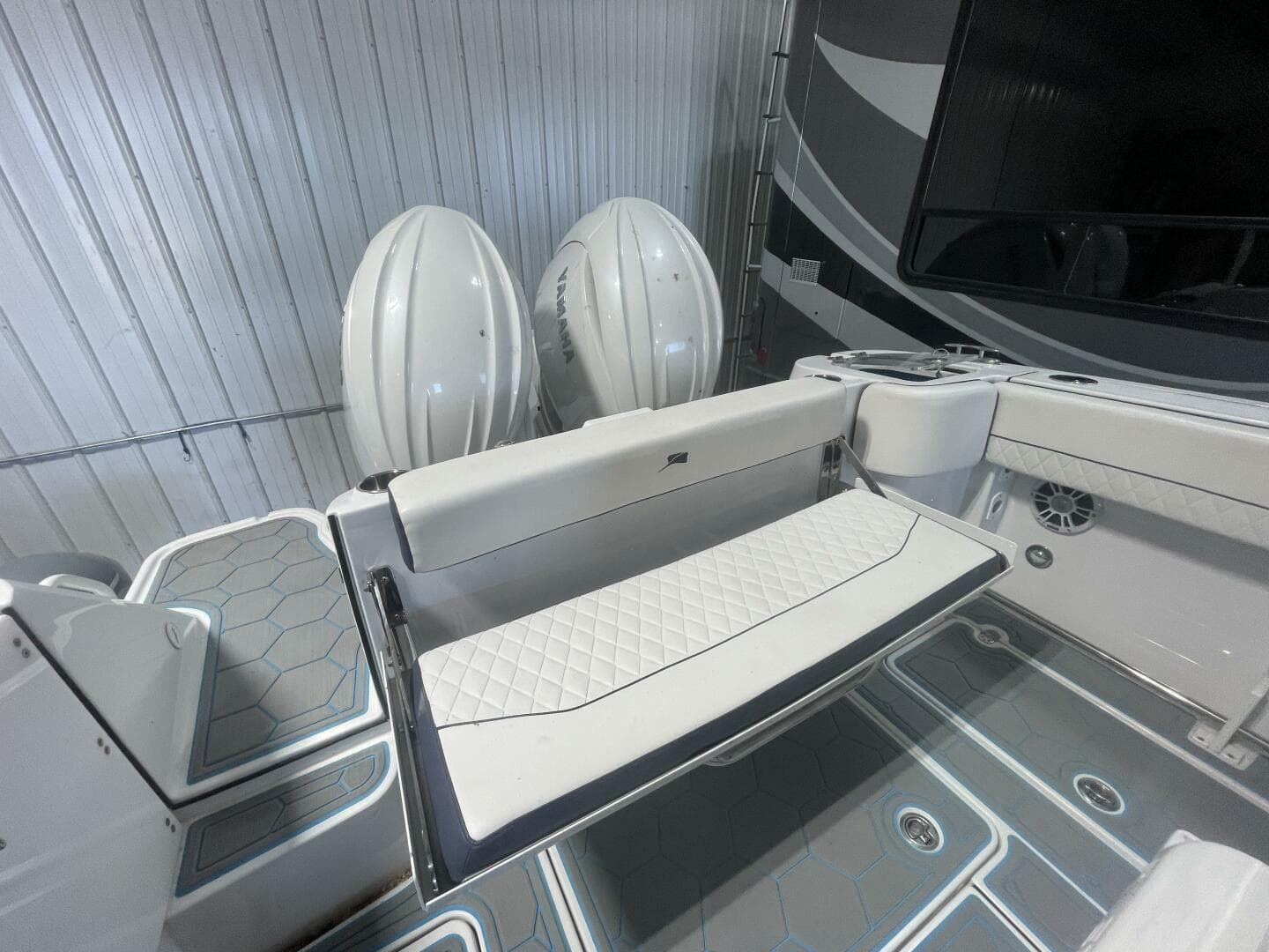 2025 Stingray 253 Center Console — photo 14