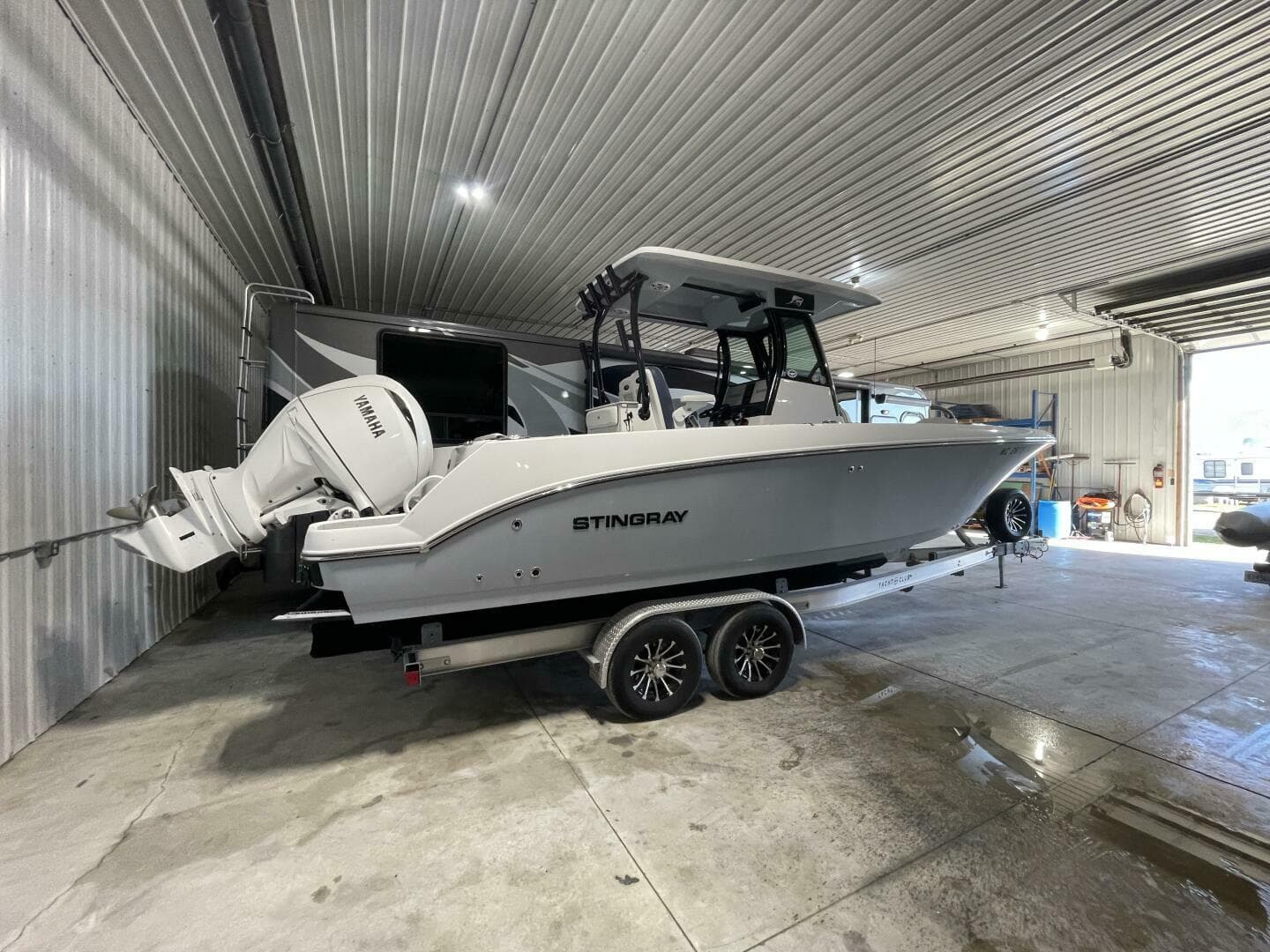 2025 Stingray 253 Center Console — photo 2