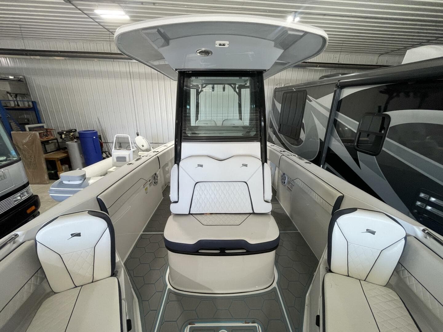 2025 Stingray 253 Center Console — photo 43