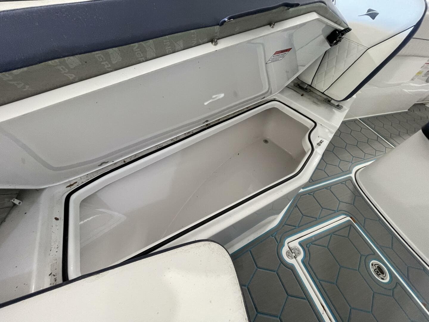 2025 Stingray 253 Center Console — photo 40