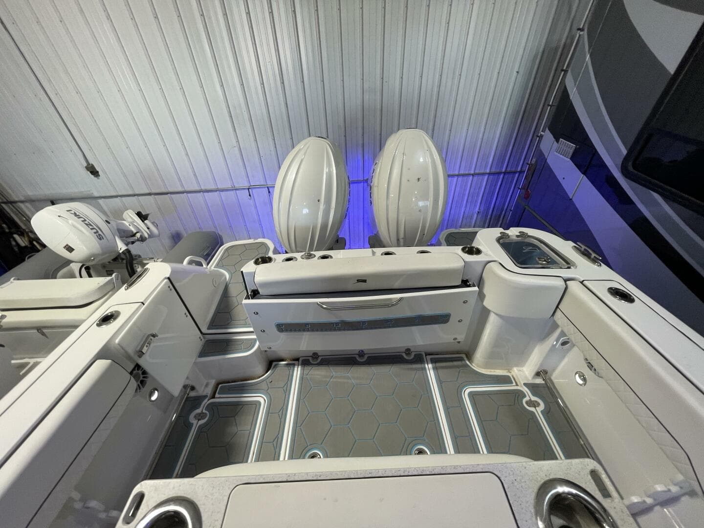 2025 Stingray 253 Center Console — photo 16