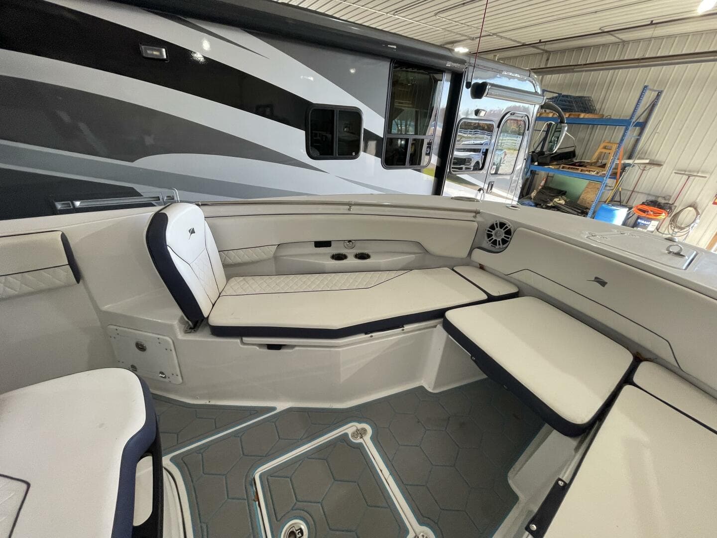 2025 Stingray 253 Center Console — photo 37