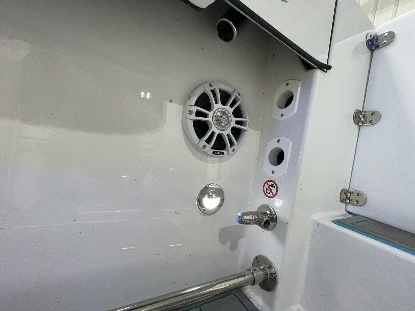 2025 Stingray 253 Center Console — photo 17