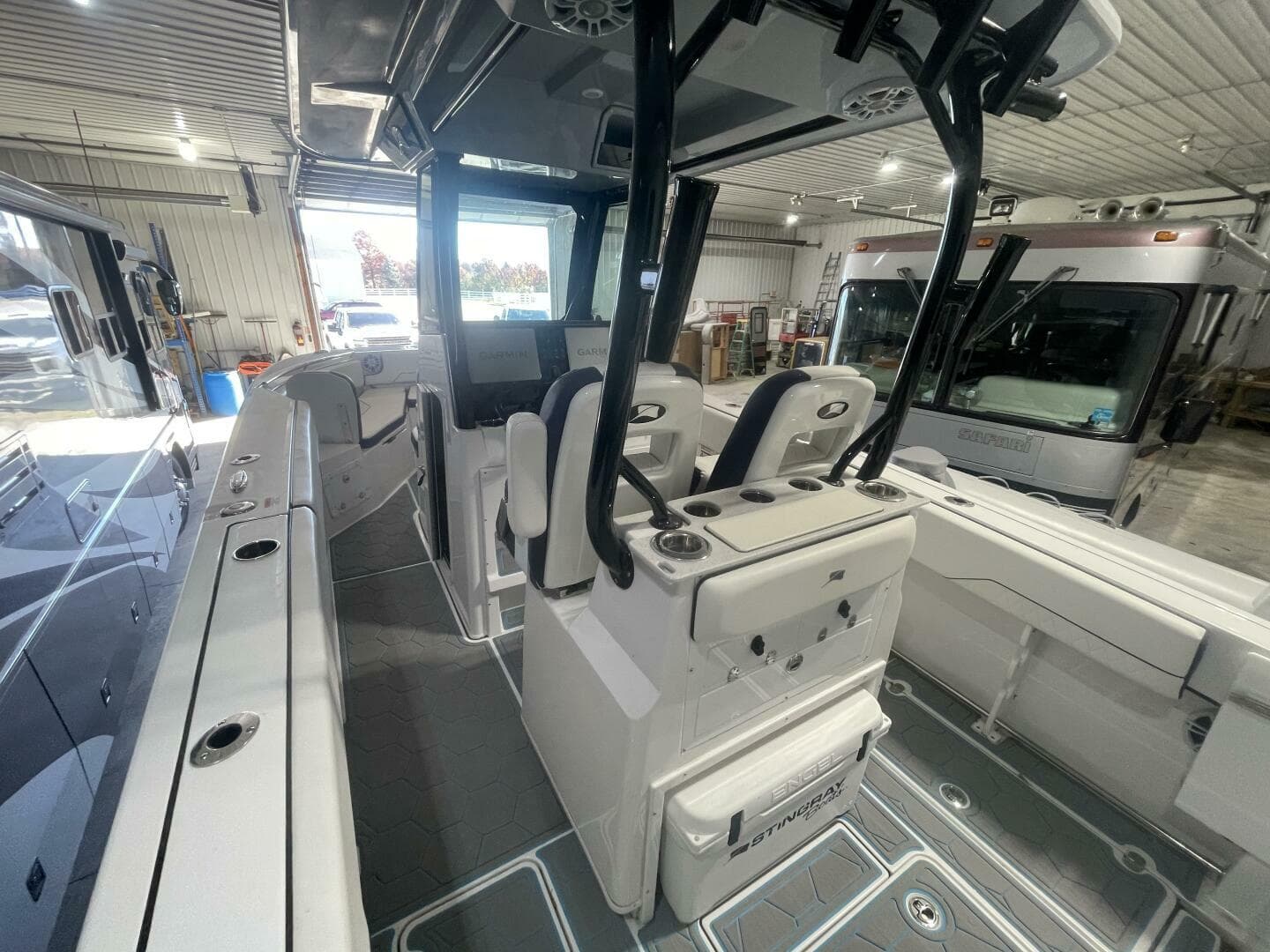 2025 Stingray 253 Center Console — photo 12