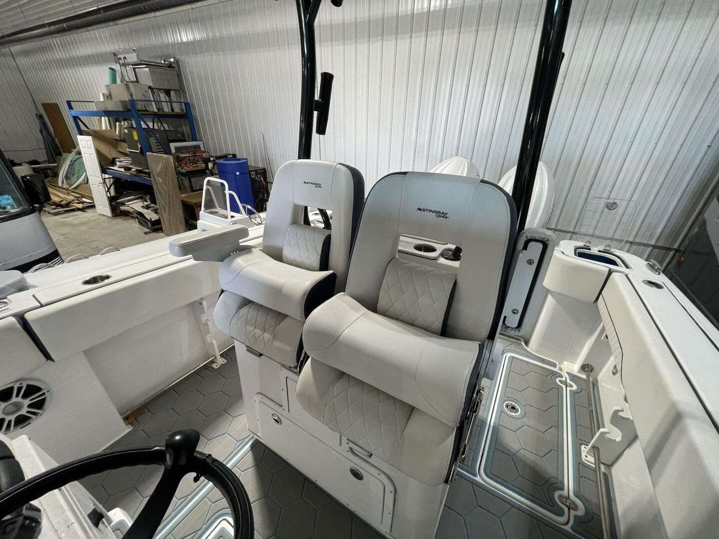 2025 Stingray 253 Center Console — photo 22