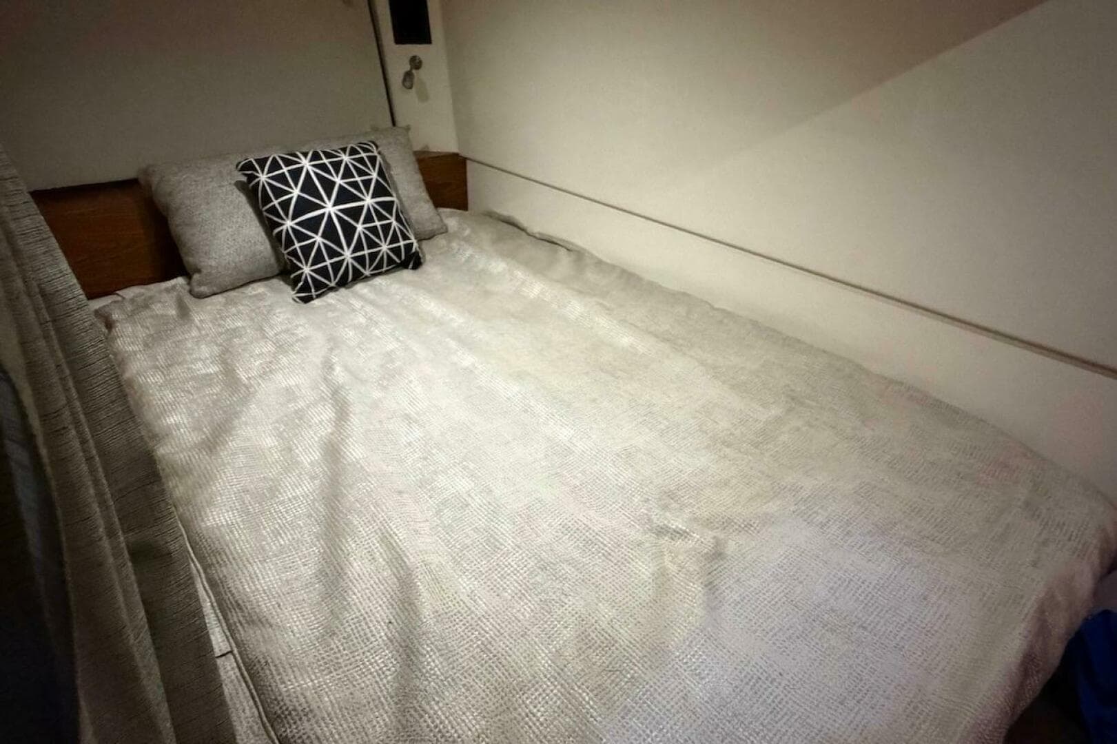 2021 Boston Whaler 405 Conquest — photo 36