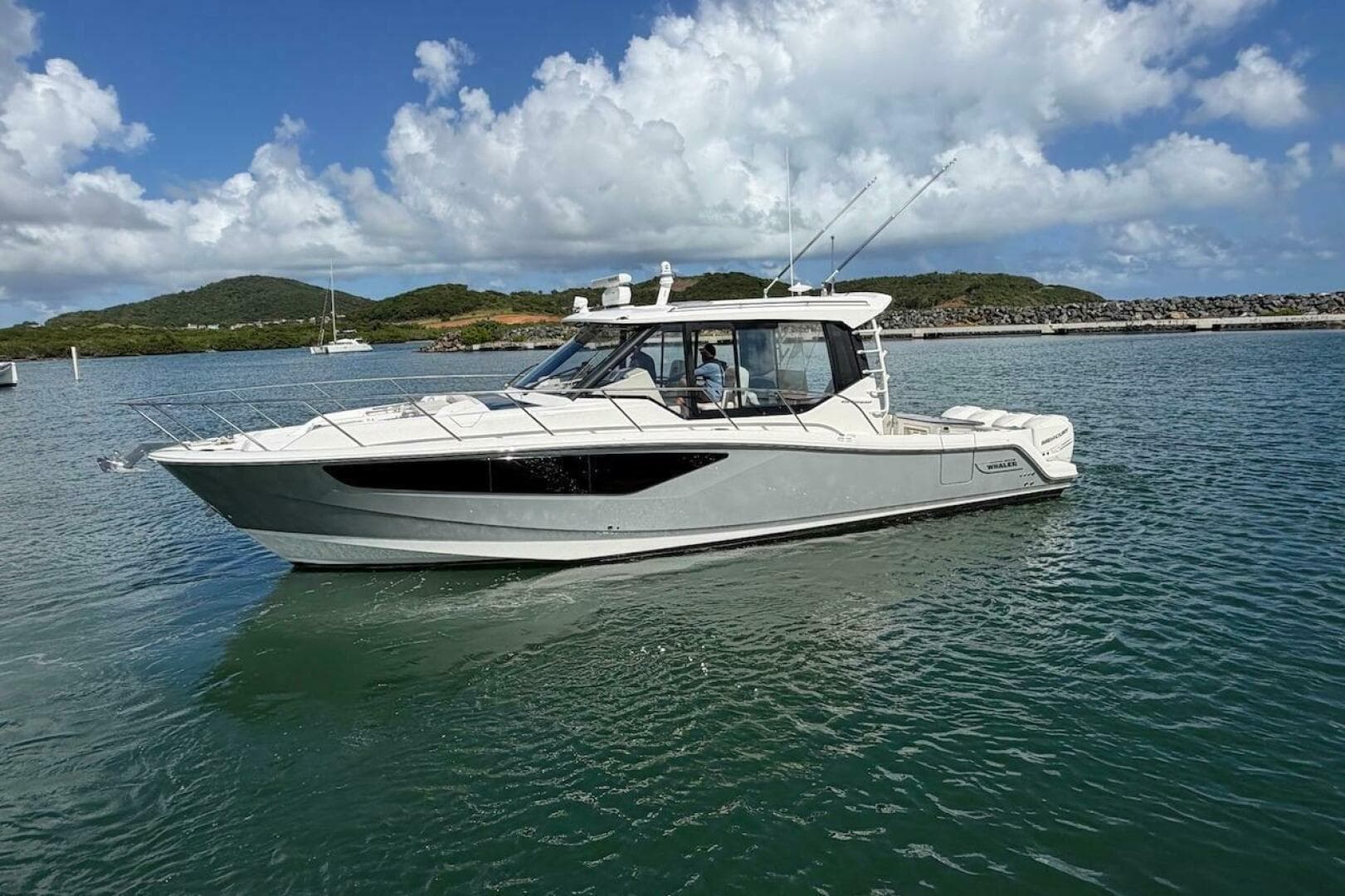2021 Boston Whaler 405 Conquest — photo 10