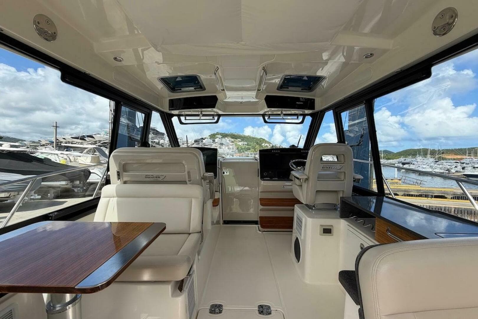 2021 Boston Whaler 405 Conquest — photo 19