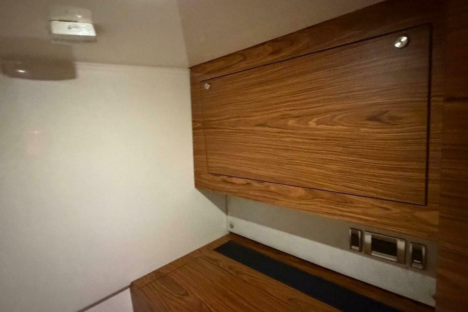 2021 Boston Whaler 405 Conquest — photo 37