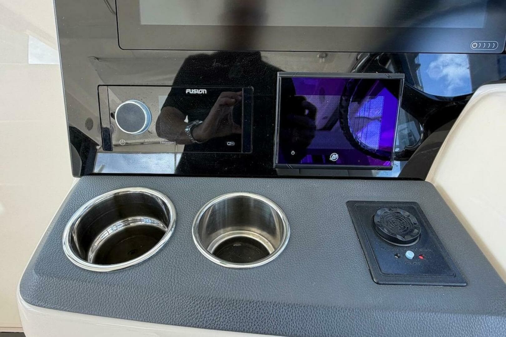 2021 Boston Whaler 405 Conquest — photo 26