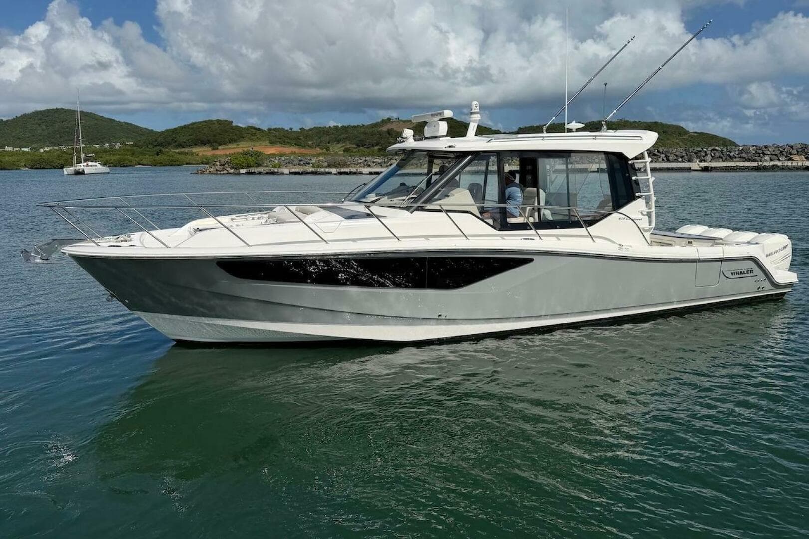2021 Boston Whaler 405 Conquest — photo 13