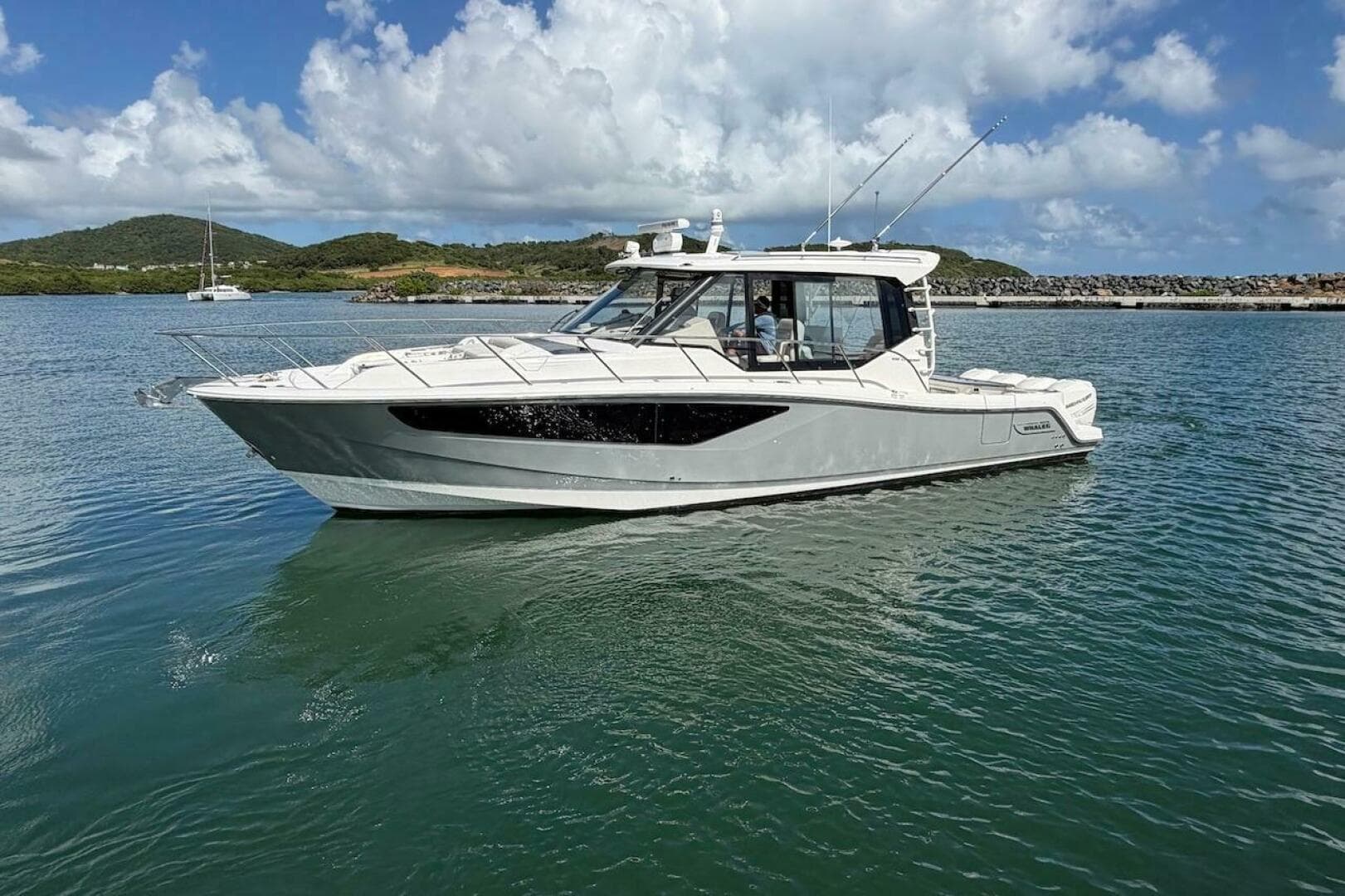 2021 Boston Whaler 405 Conquest — photo 12