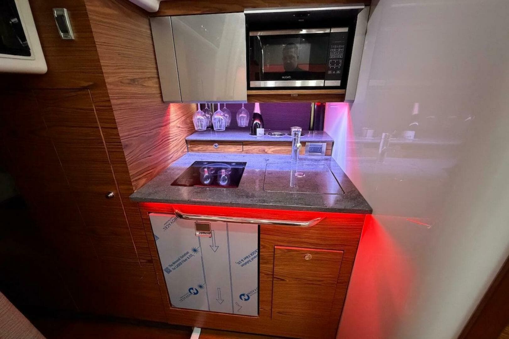 2021 Boston Whaler 405 Conquest — photo 34