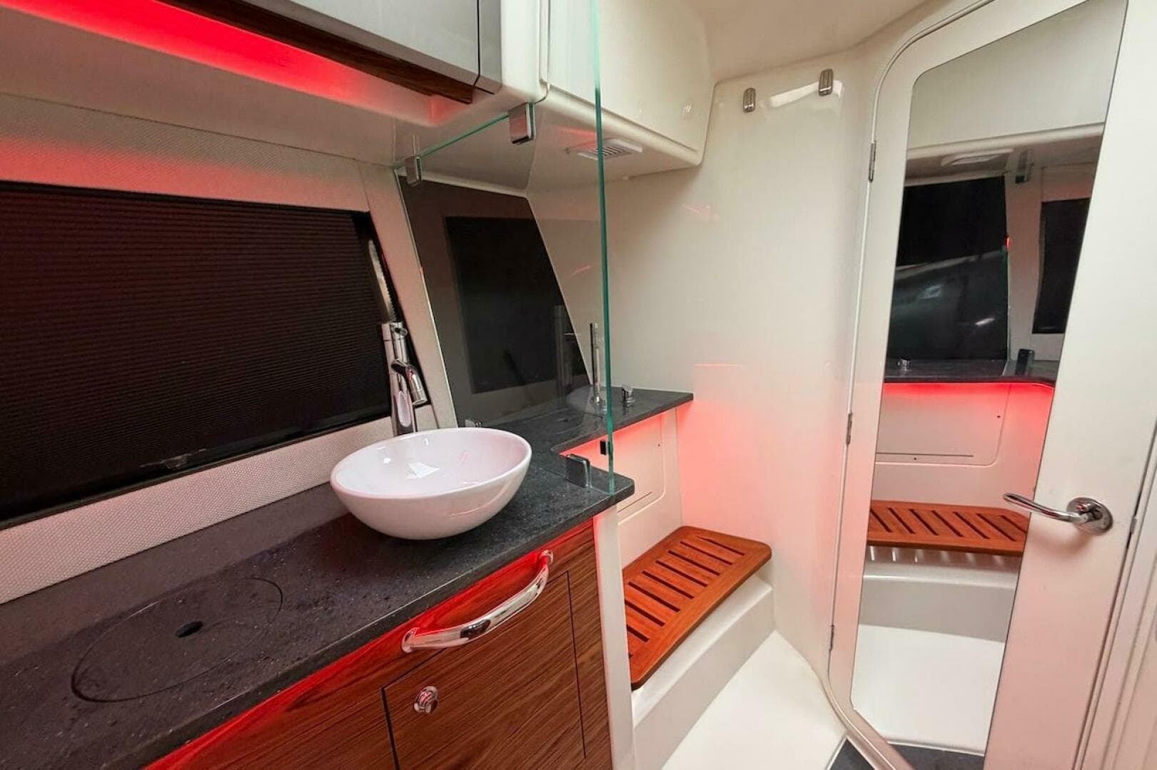 2021 Boston Whaler 405 Conquest — photo 33