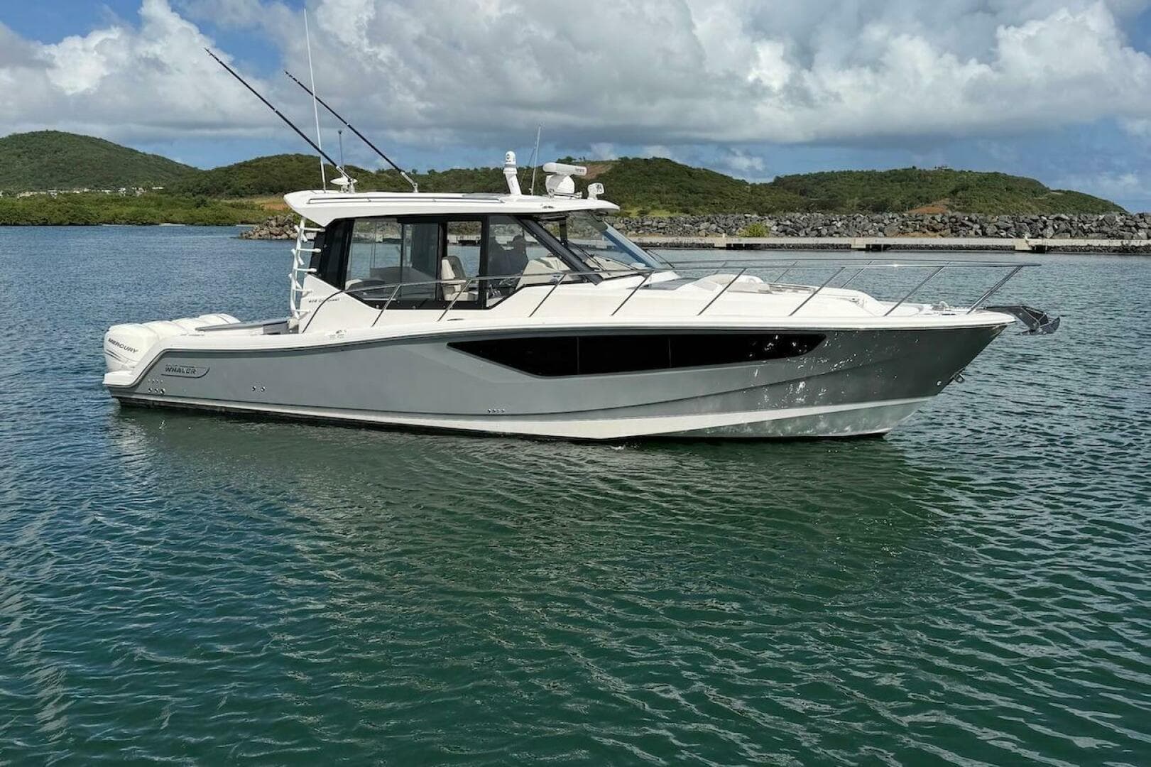 2021 Boston Whaler 405 Conquest — photo 5